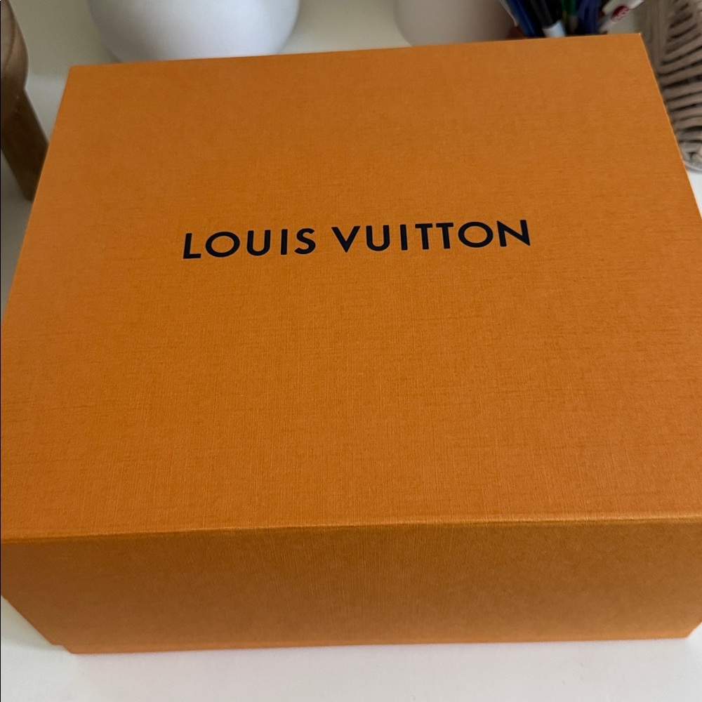 LOUIS VUITTON Bucket Hat Daily Glam Black Beige M7164M MED - Picture 13 of 13